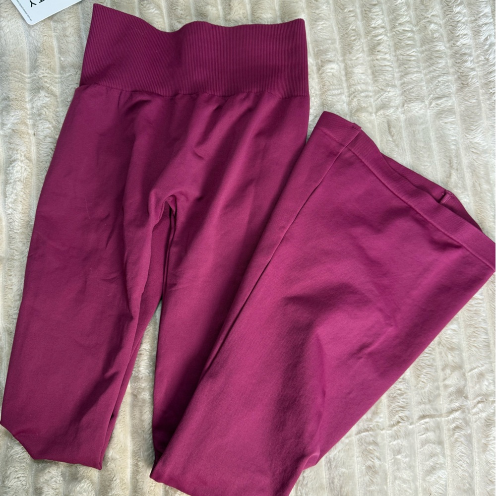 Velocity Signature Scrunch Flares “Berry”